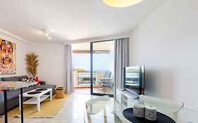 Sunny Ocean View Apartment